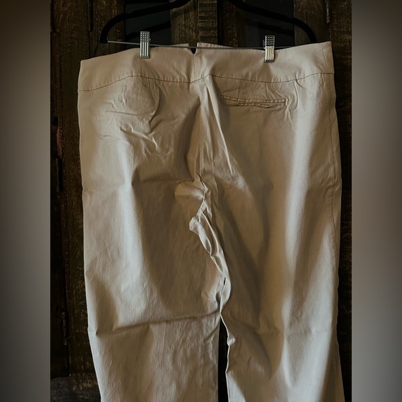 Lane Bryant Right Fit khaki Dress Pants Plus Size 5 42“ Waist - Picture 3 of 3